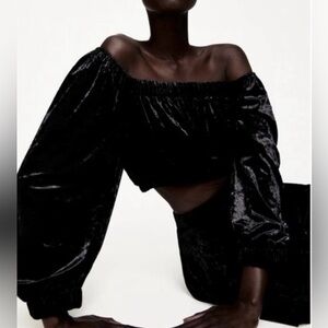 Zara Black Velvet Off Shoulder Puff Sleeve Crop Top Blouse Size Small NWT